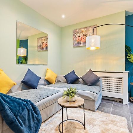 Comfy 4Br House Close To Subway London Exterior photo