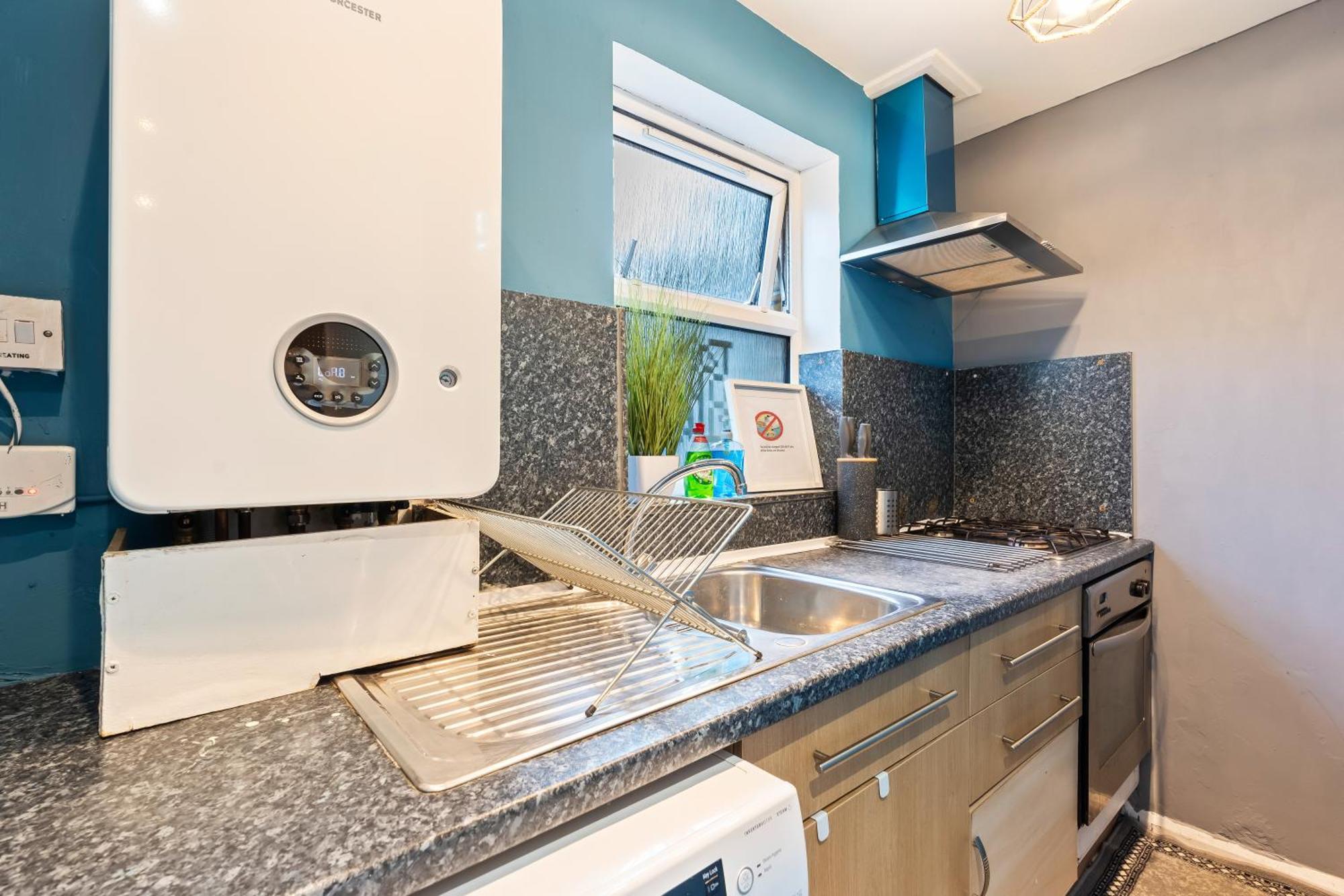 Comfy 4Br House Close To Subway London Exterior photo