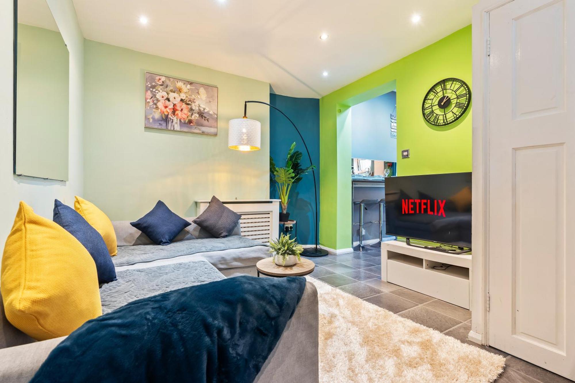 Comfy 4Br House Close To Subway London Exterior photo