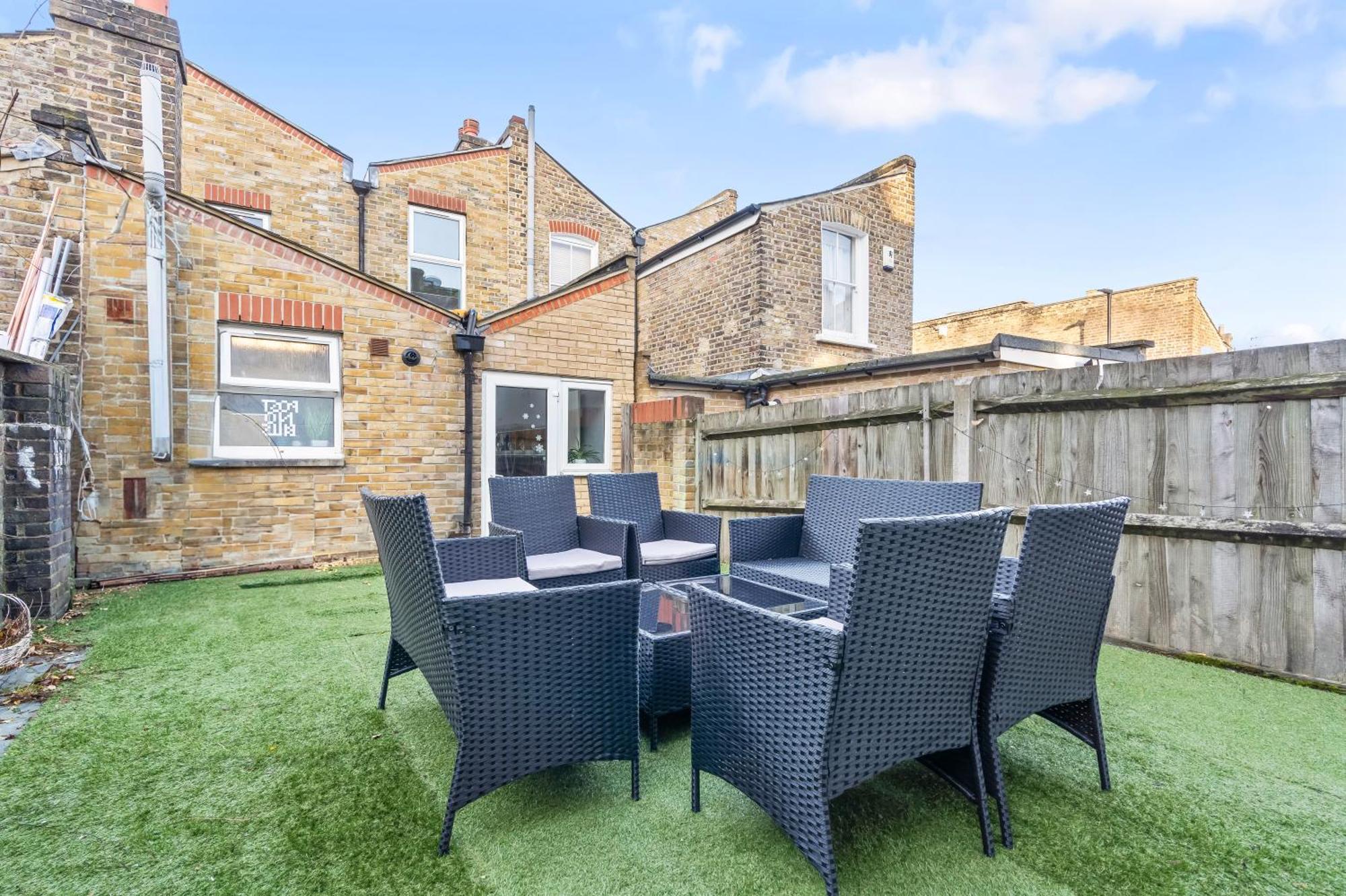 Comfy 4Br House Close To Subway London Exterior photo