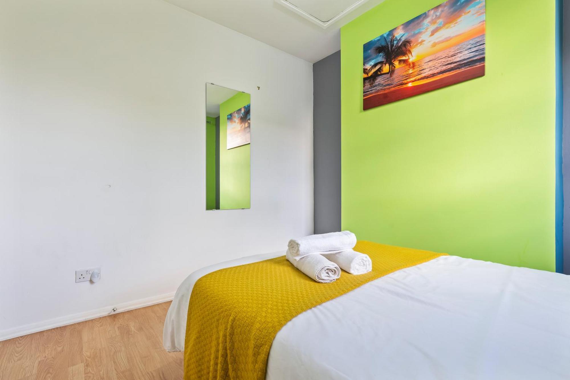 Comfy 4Br House Close To Subway London Exterior photo